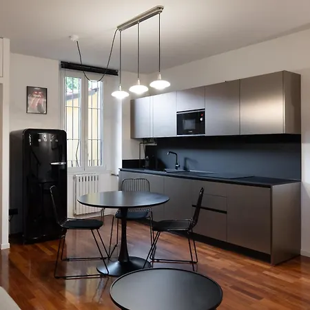 Moderno Bilocale Su Due Piani Nel Cuore Dei Navigli Apartment *